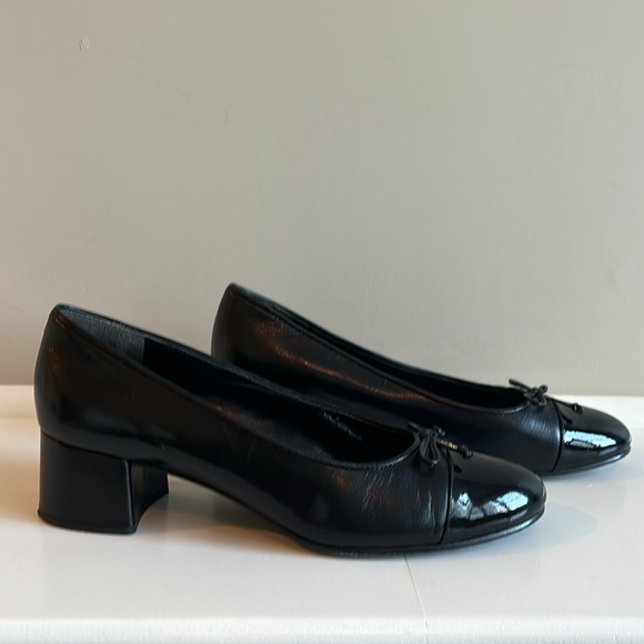 Tory Burch Cap Toe Pump EUC - Picture 5 of 7